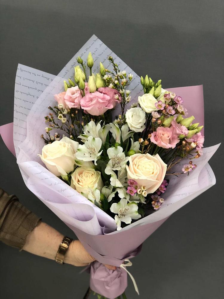 Букет цветов из: Альстромерии, Розы и Лизиантусы в Куйбышеве