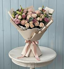 Букет цветов из:  Розы и Лизиантусы в Куйбышеве