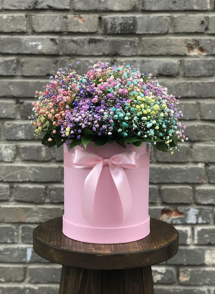 Цветочная композиция из Гипсофила и Розы в шляпной коробке в Куйбышеве