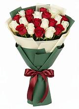 Букет Микс из красных и белых роз в Куйбышеве