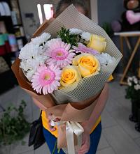 Букет цветов из:  Герберы, Розы и Хризантемы в Куйбышеве