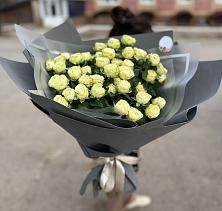 Букет Белые кустовые розы Солинеро в Куйбышеве