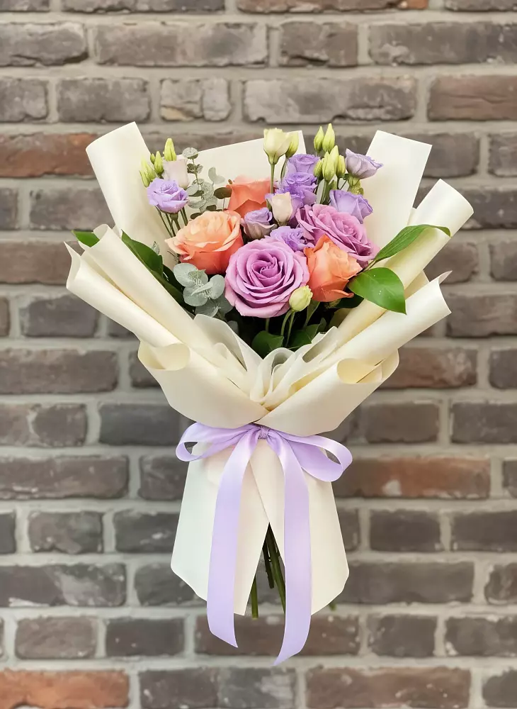 Букет цветов из: Лизиантусы и Розы в Куйбышеве