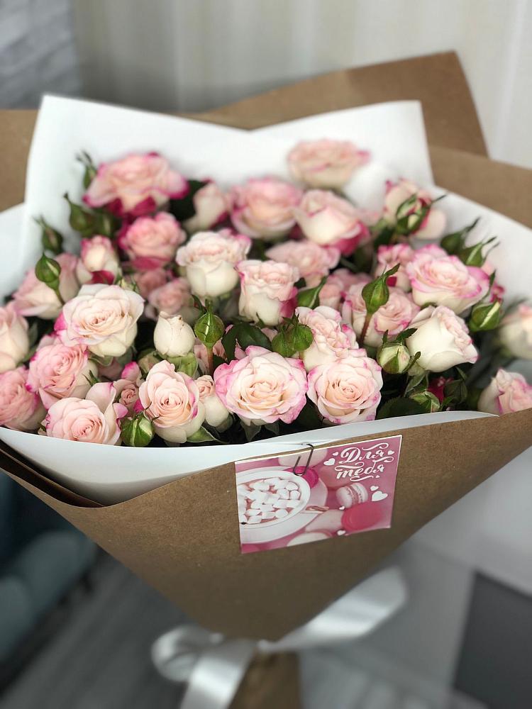 Букет цветов из: Розы в Куйбышеве