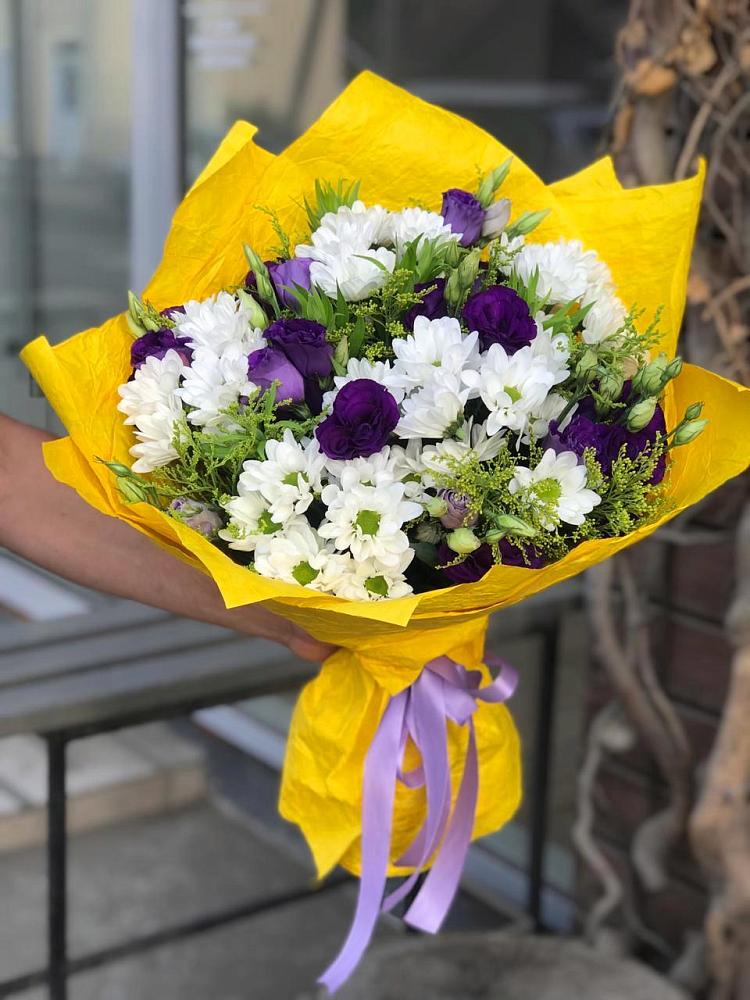 Букет цветов из: Ирисы, Хризантемы и Ромашки в Куйбышеве