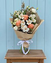 Букет цветов из:  Альстромерии, Лизиантусы, Розы и Хризантемы в Куйбышеве