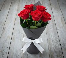 Букет 5 Красных роз Эдлесс Лав в Куйбышеве