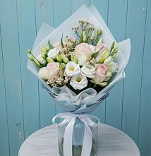 Букет цветов из:  Розы и Лизиантусы в Куйбышеве