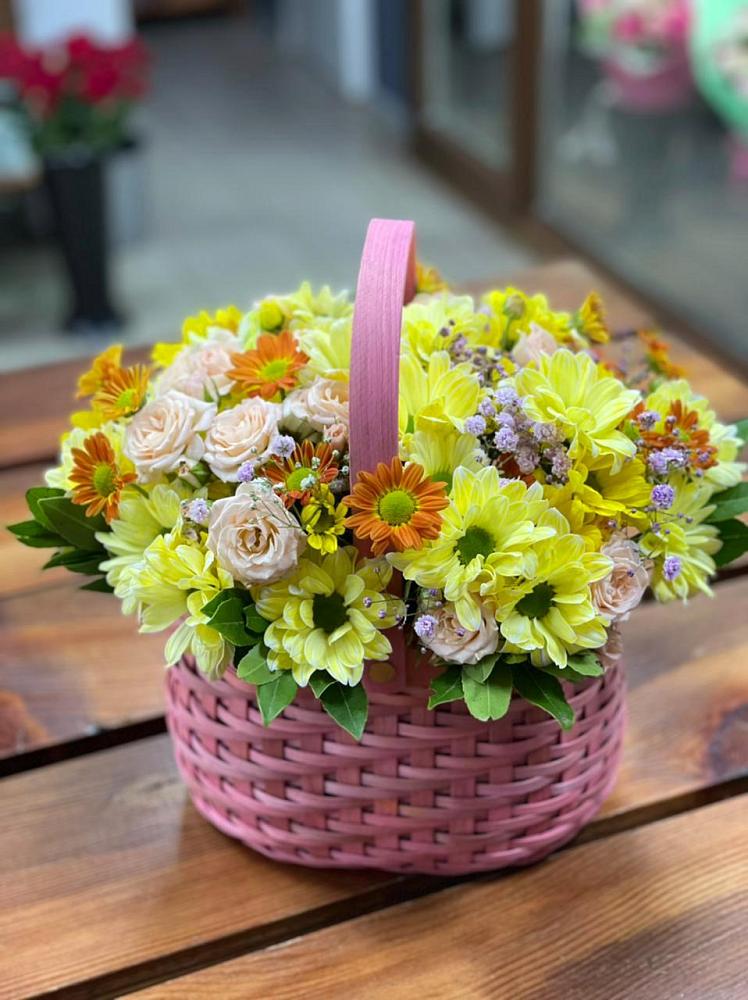 Цветочная композиция из Хризантемы и Розы в корзине в Куйбышеве
