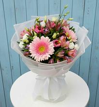 Букет цветов из:  Герберы, Альстромерии и Лизиантусы в Куйбышеве