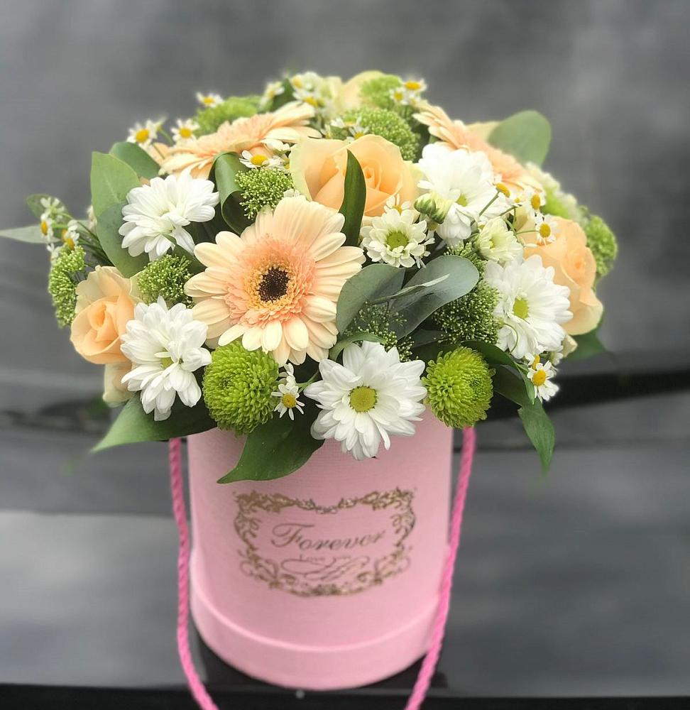 Цветочная композиция из Розы, Герберы и Хризантемы в шляпной коробке в Куйбышеве