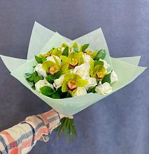 Букет цветов из:  Орхидеи и Розы в Куйбышеве