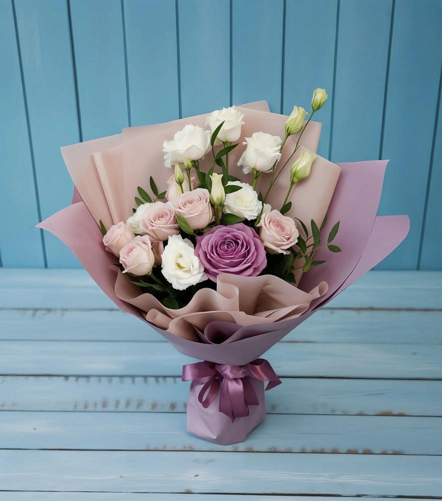 Букет цветов из: Розы и Лизиантусы в Куйбышеве